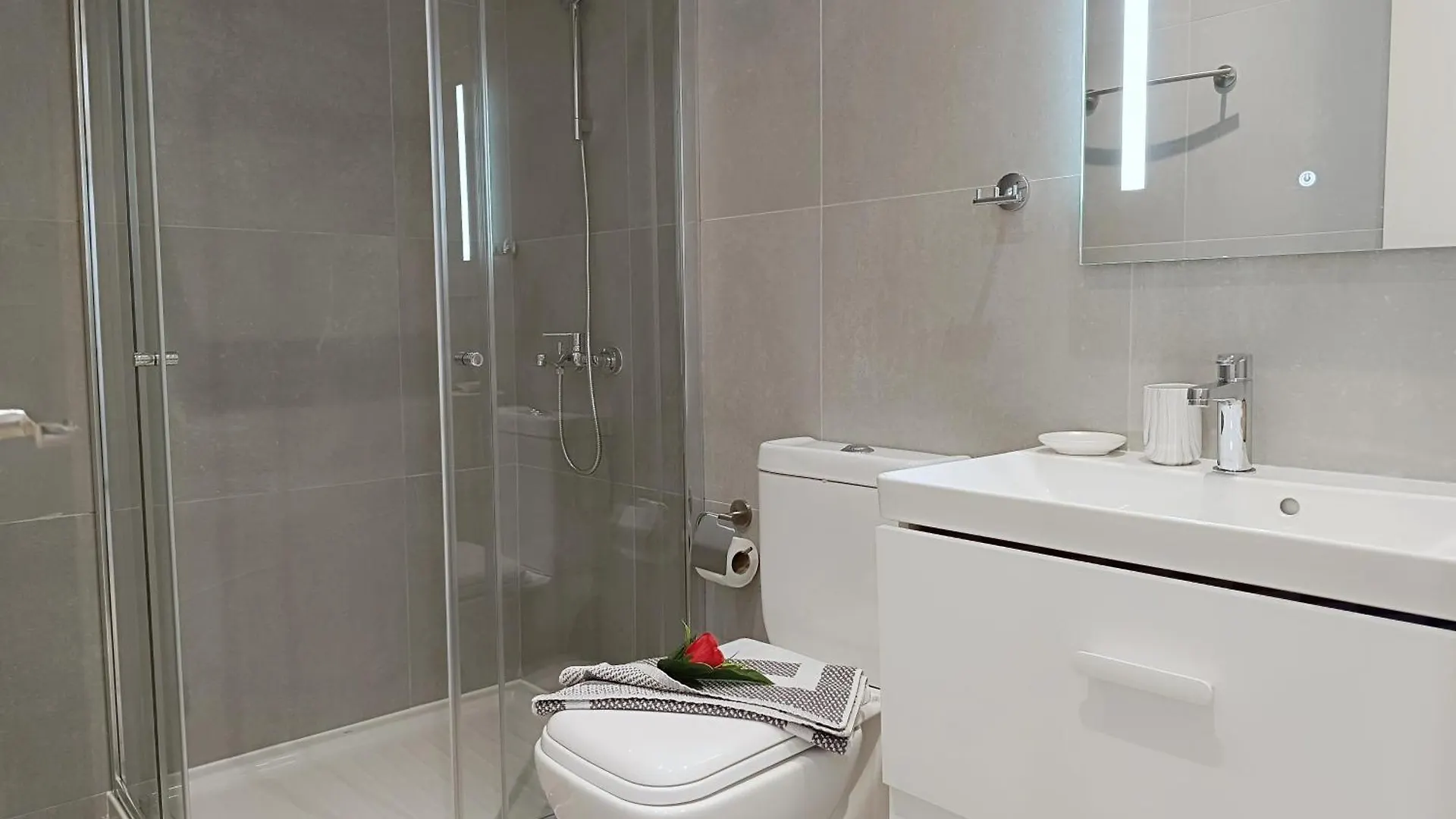Ξενοδοχείο με διαμερίσματα Larvella Estia Luxury Suites Λάρνακα