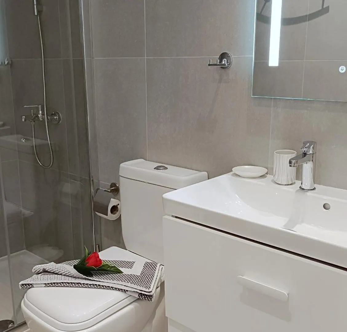 מלון דירות לרנקה Larvella Estia Luxury Suites קפריסין